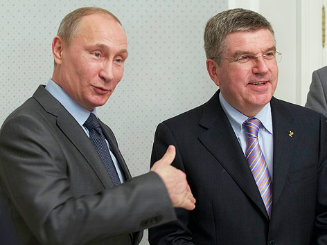 Der russische Präsident Vladimir Putin mit IOC-Präsident Thomas Bach