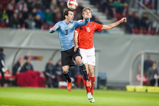 Spielszene von Österreich - Uruguay