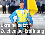 Der ukrainische Biathlet Mykhaylo Tkachenko bei der Eröffnung der Paralympics in Sotschi