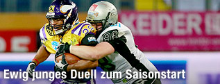 Jesse Lewis (Vikings) und Reinhard Pardeller (Raiders)