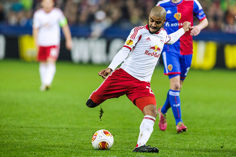 Alan (Salzburg) setzt zum Torschuss an