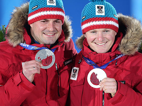 Die Linger-Brüder mit Medaille