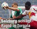 Zweikampf Terrence Boyd (Rapid Wien) gegen Rodnei Francisco De Lima (FC Red Bull Salzburg) 