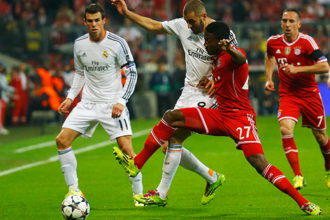 © Reuters/Kai Pfaffenbach David Alaba (Bayern) gegen Karim Benzema (Real Madrid)