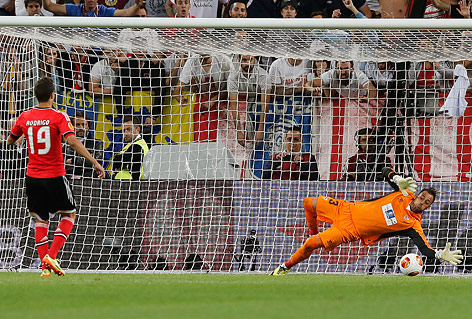 © APA/EPA/Armando Babani Elfmeter