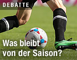 Fussball und Beine