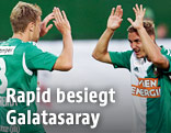 Brian Behrendt (SK Rapid Wien, L) jubelt mit Mario Pavelic (SK Rapid Wien)