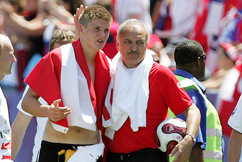 © GEPA/Markus Oberlaender Sebastian Prödl und U20-Teamchef Paul Gludovatz, 2007