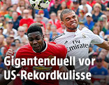 Danny Welbeck (Manchester United)  und Pepe (Real Madrid)