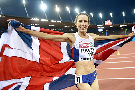 10.000-m-Siegerin Jo Pavey mit britischer Flagge