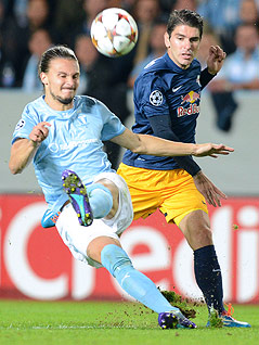 © APA/Helmut Fohringer Erik Johansson (Malmö) gegen Soriano (Salzburg)