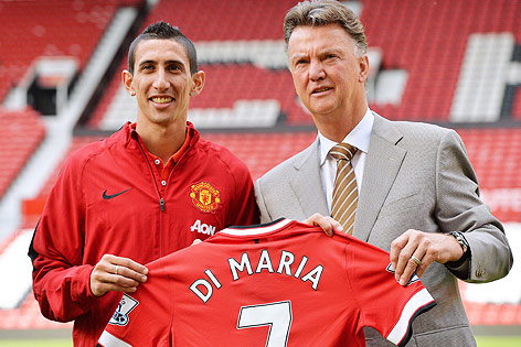 © APA/EPA/Peter Powell Manchester-United-Coach Louis van Gaal mit Neuzugang Angel Di Maria