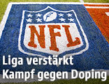 Logo der NFL auf dem Spielfeld