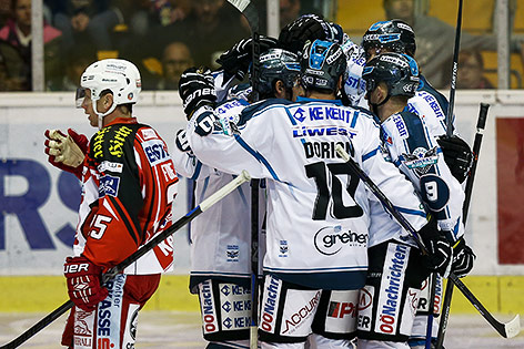 Spieler der Black Wings Linz jubeln