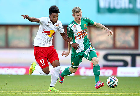 Valentino Lazaro (Red Bull Salzburg) und Florian Kainz (Rapid)