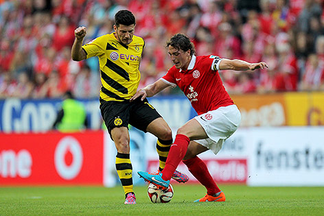 © APA/EPA/Fredrik von Erichsen Milos Jojic (Dortmund) und Julian Baumgartlinger (Mainz)