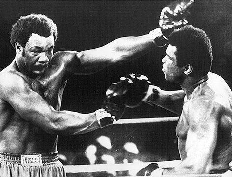 © APA/dpa Das Archivbild vom 30.10.1974 zeigt US-Schwergewichtsboxer Muhammad Ali im historischen Schlagabtausch mit seinem Kontrahenten George Foreman