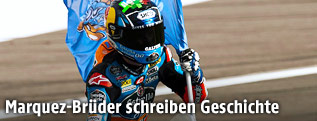 Jubel von Alex Marquez mit Fahne