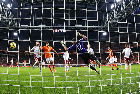 Robin van Persie trifft zum 2:0