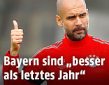 Bayern-Trainer Guardiola hebt seinen Daumen