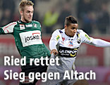 Bernhard Janeczek (Ried) und Ismael Tajouri (Altach)