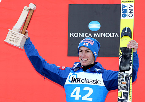 Stefan Kraft mit Pokal