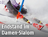 Skifahrerin auf der Piste