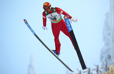 © GEPA/Daniel Goetzhaber Christoph Bieler im Sprung
