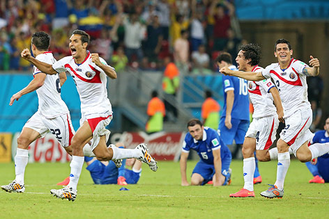 Costa-Rica-Spieler jubeln 