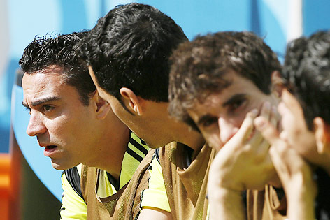 Xavi auf der Bank   