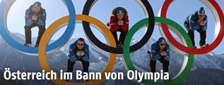 Georg Streitberger, Max Franz und Romed Baumann, Klaus Kroell und Joachim Puchner hocken in Olympischen Ringen