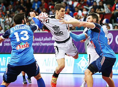 Nikola Karabatic und Luka Karabatic (beide FRA) gegen Ondrej Zdrahal (CZE)
