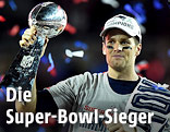 New Englands Quarterback Tom Brady mit der Vince Lombardi Trophy