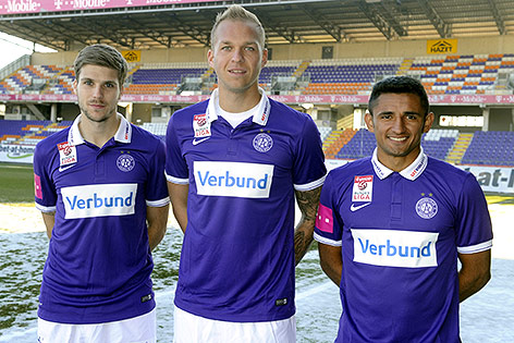 © APA/Herbert Pfarrhofer Philipp Zulechner, Raphael Holzhauser und Ronivaldo (Austria)