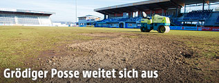 Kaputter Rasen im Heimstadion des SV Gr&ouml;dig