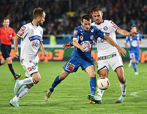© GEPA/Martin Hoermandinger Christian Klem (Sturm), Herbert Rauter (Wr.Neustadt) und Lukas Spendlhofer (Sturm)