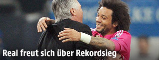 Real-Carlo Ancelotti und Marcelo umarmen sich