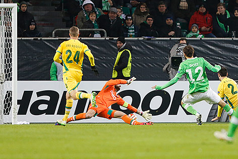 © AP/Markus Schreiber Bas Dost trifft gegen Sporting Lisbon
