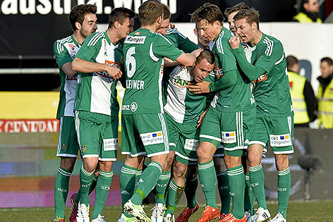 Jubel von Rapid mit Torschütze Steffen Hofmann