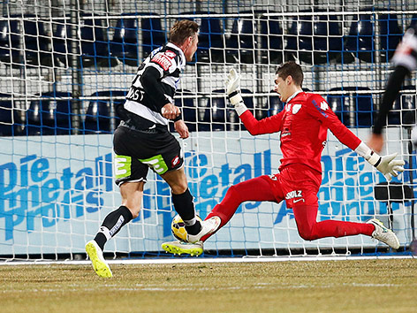 © GEPA/Felix Roittner Roman Kienast (Sturm) und Cican Stankovic (Grödig)