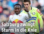 Naby Keita (Salzburg) und Andreas Gruber (Sturm)
