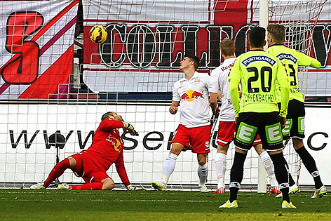 © APA/Krugfoto Simon Piesinger (Sturm) schießt ein Tor gegen Salzburg