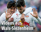 Jubel von Takumi Minamino und Marco Djuricin (Salzburg)