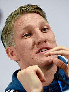 © APA/EPA/dpa/Arne Dedert Bastian Schweinsteiger bei einer PK
