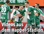 Rapid-Spieler jubeln