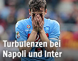 Manolo Gabbiadini (Napoli) hält sich die Hände vor das Gesicht