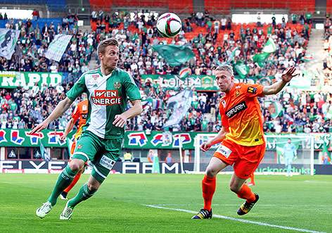 © APA/EXPA/Sebastian Pucher Robert Beric (Rapid) und Thomas Ebner (Admira)