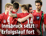Spieler von Wacker Innsbruck bejubeln ein Tor