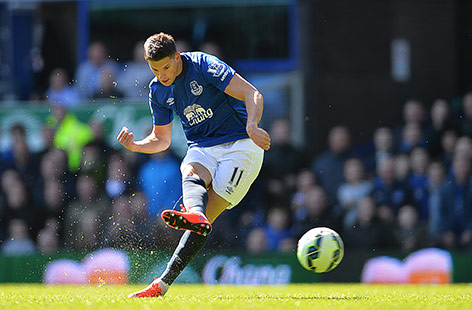© APA/EPA/Peter Powell Kevin Mirallas (Everton) erzielt das 3:0