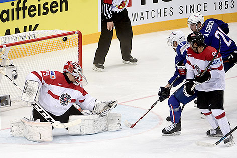 Damien Fleury (FRA) erzielt ein Tor gegen Österreich